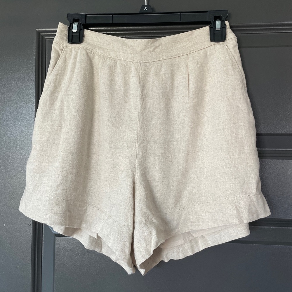 Abercrombie & Fitch Cream Women's Shorts